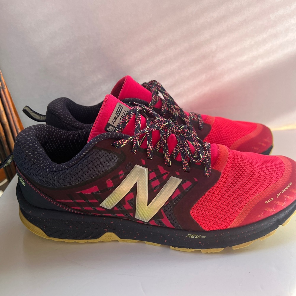 New Balance FuelCore Nitrel Women 9 Pink Navy Trail Running Shoes WTNTRLG1